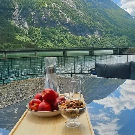 Modern Lakefront With View - Ev Plug