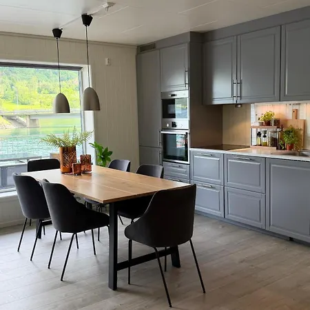 Apartament Modern Lakefront With View - Ev Plug *