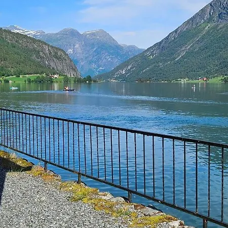 Modern Lakefront With View - Ev Plug *