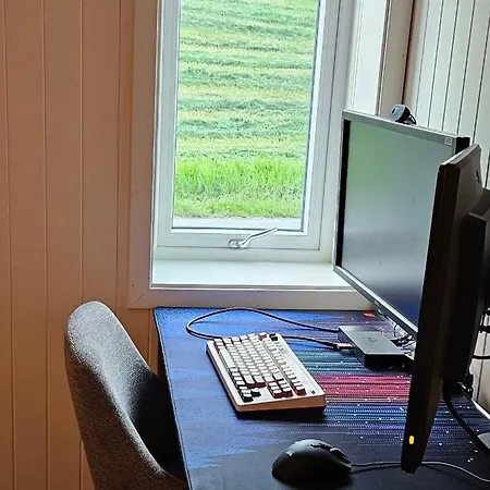 Modern Lakefront With View - Ev Plug Apartment