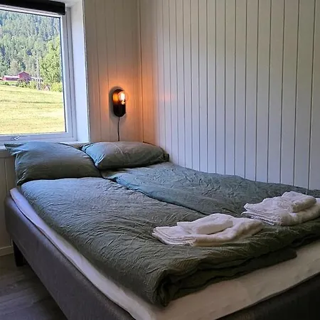 Modern Lakefront With View - Ev Plug Stryn