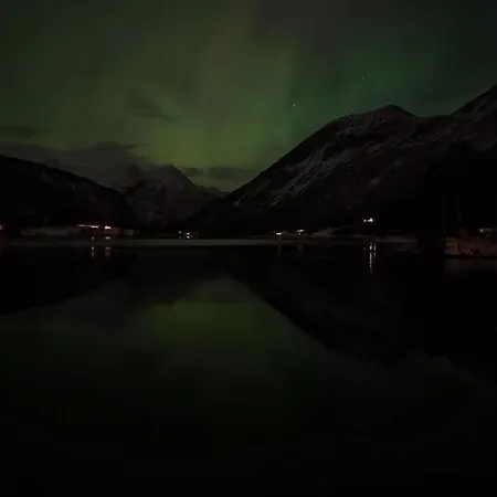 Apartment Modern Lakefront With View - Ev Plug Stryn