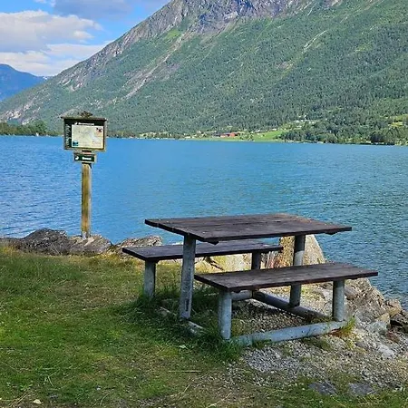 Modern Lakefront With View - Ev Plug Apartment Stryn